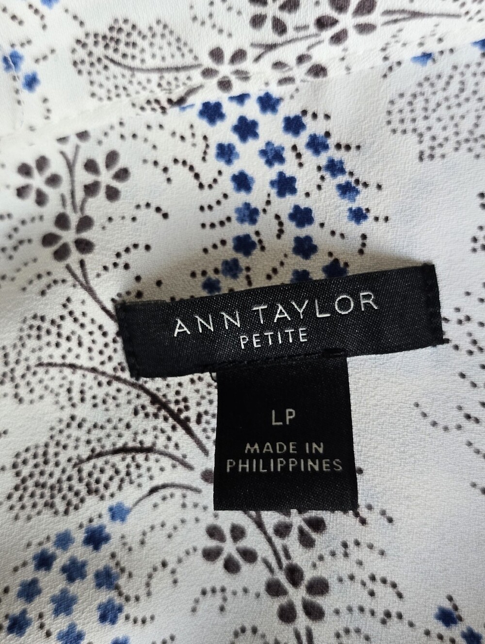 Ann Taylor Floral V-Neck Blouse Long Sleeve Cream Blue Size LP Work Career - Picture 6 of 8